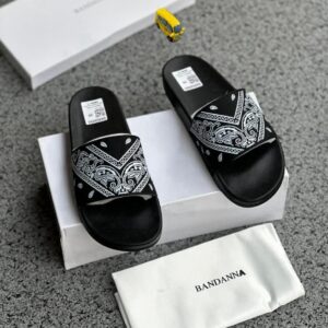 *MOST WANTED ORIGINAL CARTON SLIDES AVAILABLE💯✅*Available Sizes: 40,41*  *Kindly Repost And Cashout*